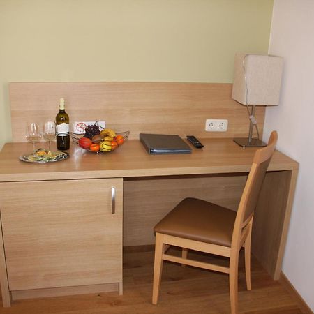 Weinhotel Rieder Пойсдорф Экстерьер фото
