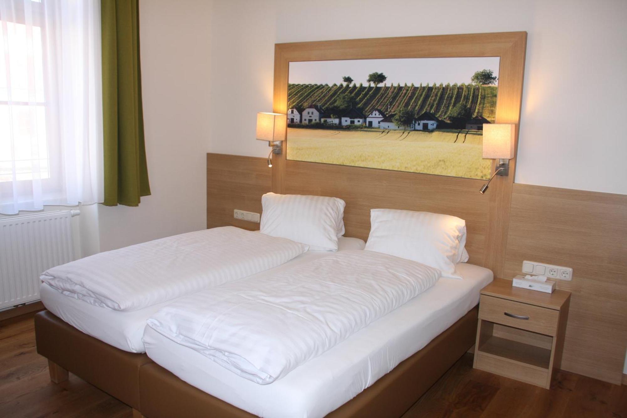Weinhotel Rieder Пойсдорф Экстерьер фото