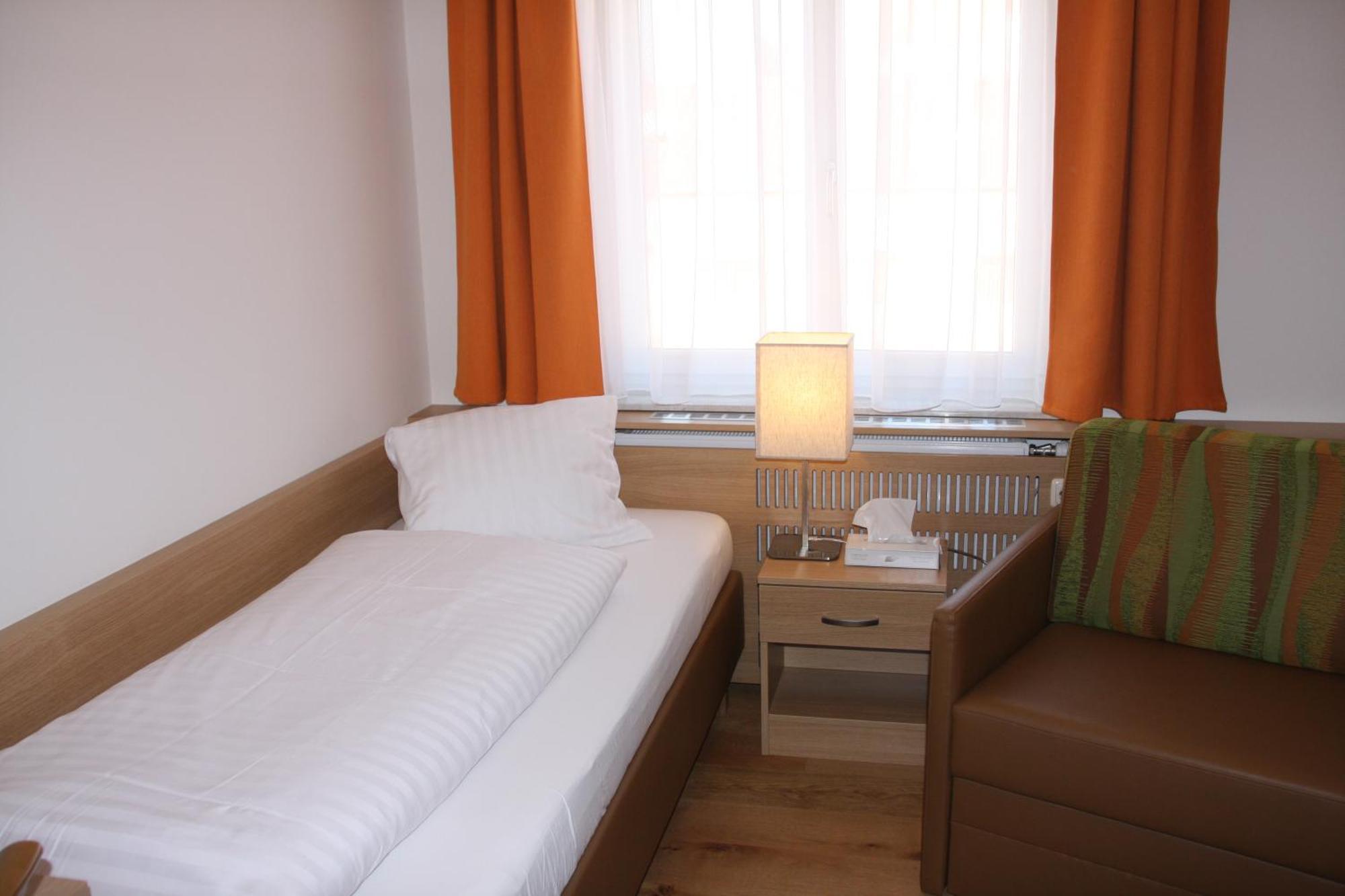 Weinhotel Rieder Пойсдорф Экстерьер фото