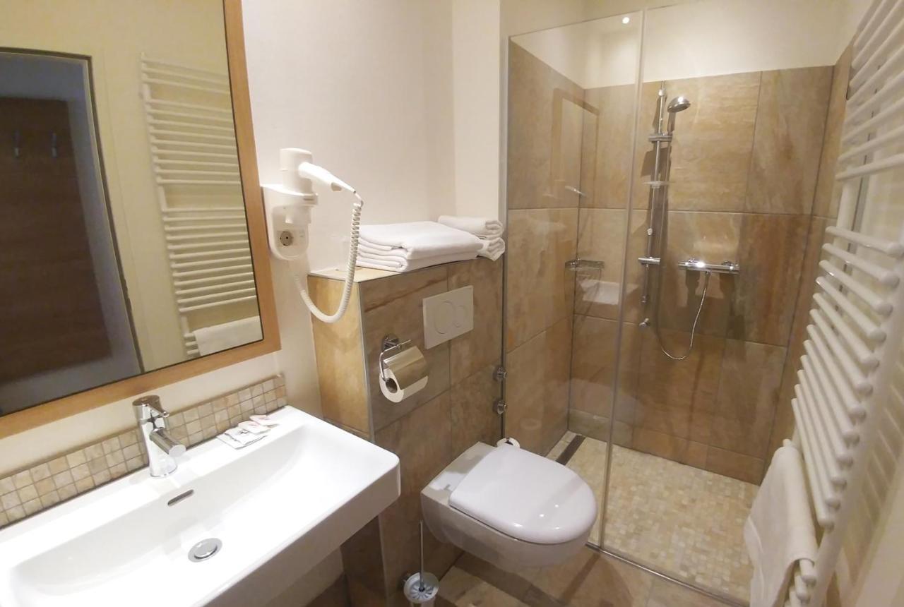 Weinhotel Rieder Пойсдорф Экстерьер фото