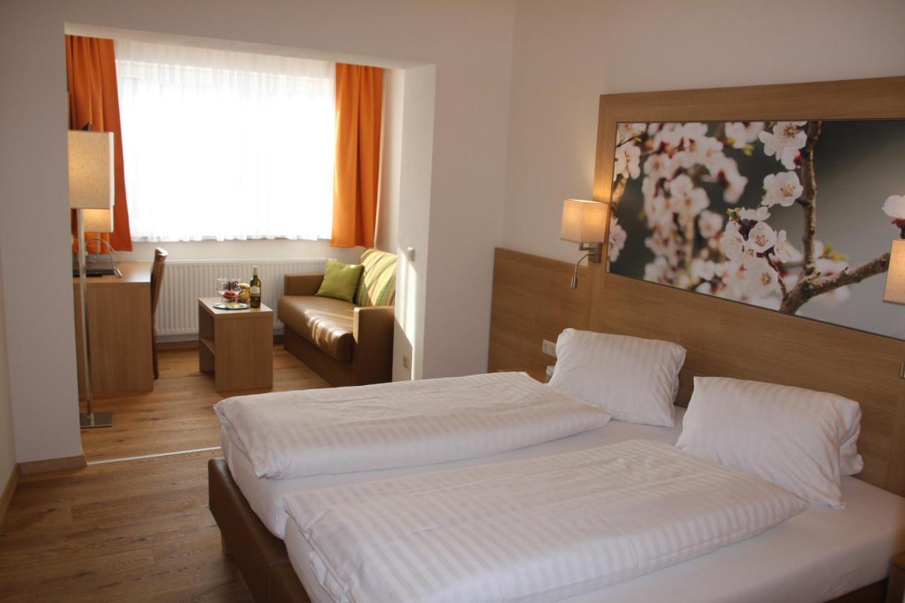 Weinhotel Rieder Пойсдорф Экстерьер фото